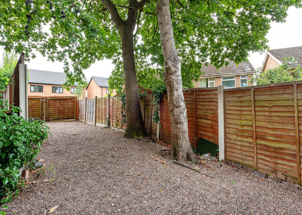 15 Paget Road-garden4.jpg