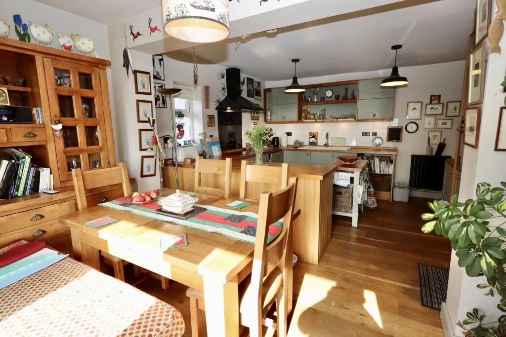 Dining kitchen