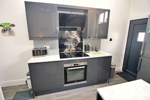 Integral Oven and Hob