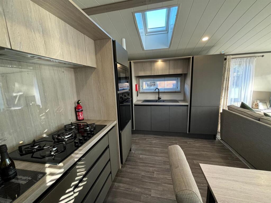 Kitchen/Dining area