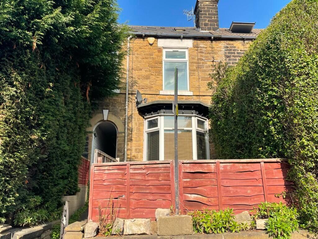 Charming front view of a traditional terraced h...