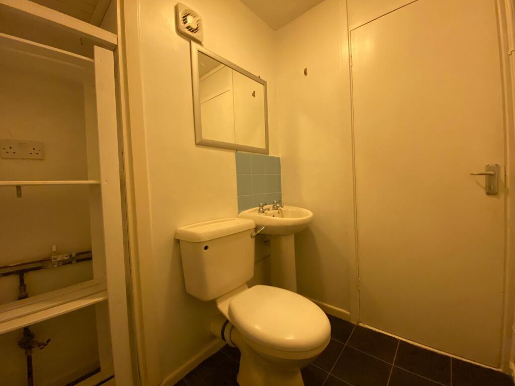 Cloakroom/wc
