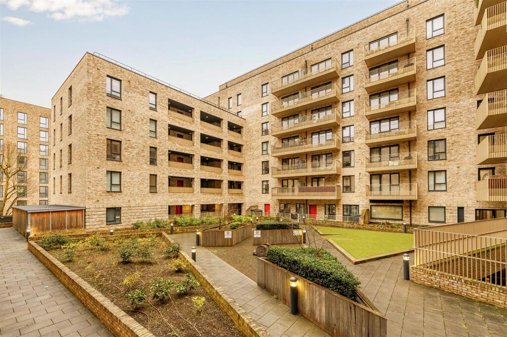 21 Donne Court-14.jpg