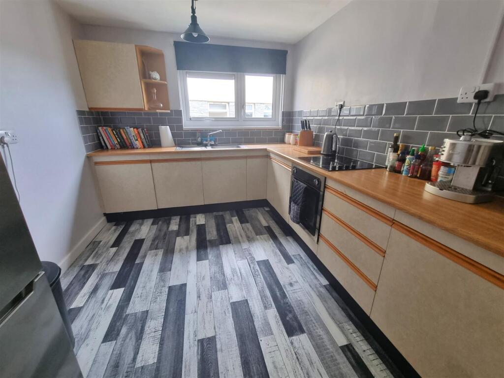 Kitchen 1.jpg