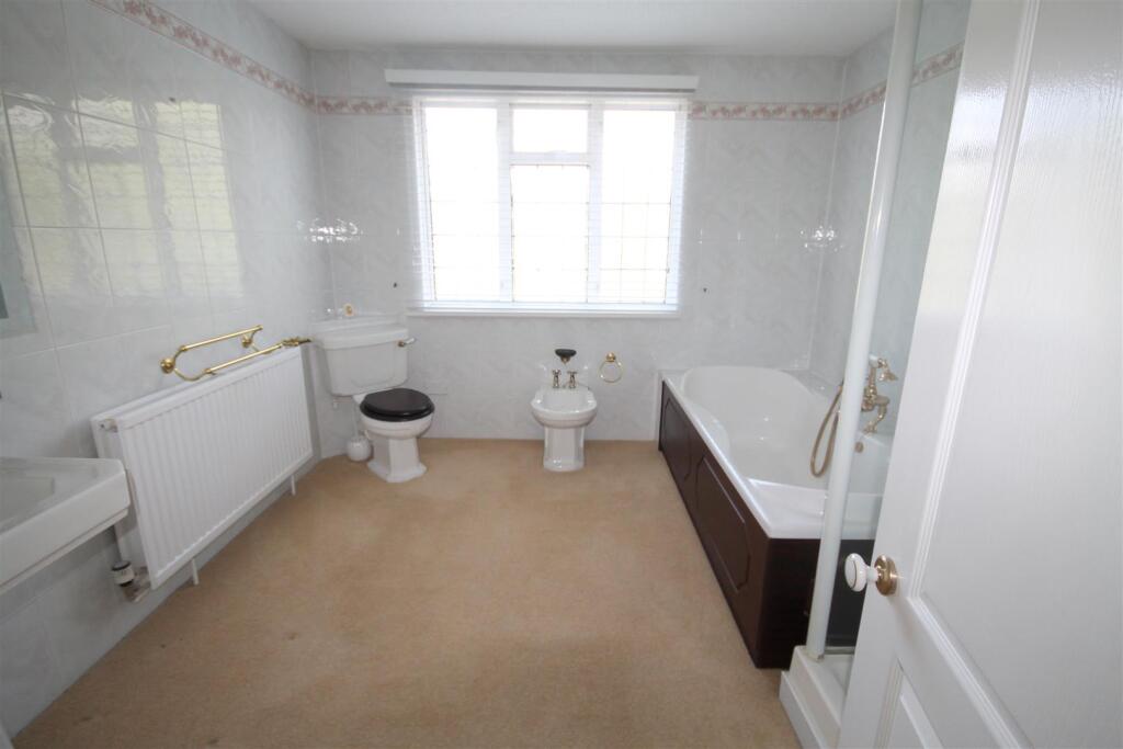 GB FF Bathroom.JPG