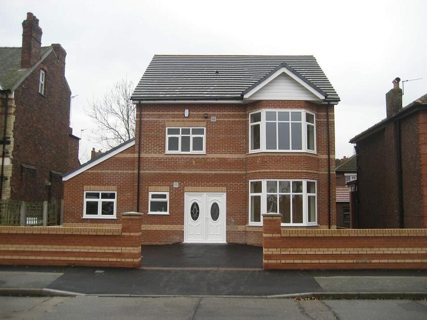 A well-maintained, spacious detached house with...