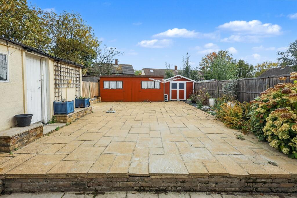 8 Colne Drive, Romford RM3 9JX