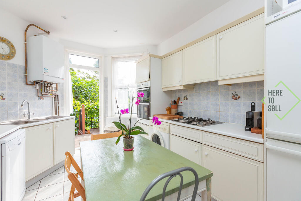 10 Hillside Avenue, N11 3DE-15