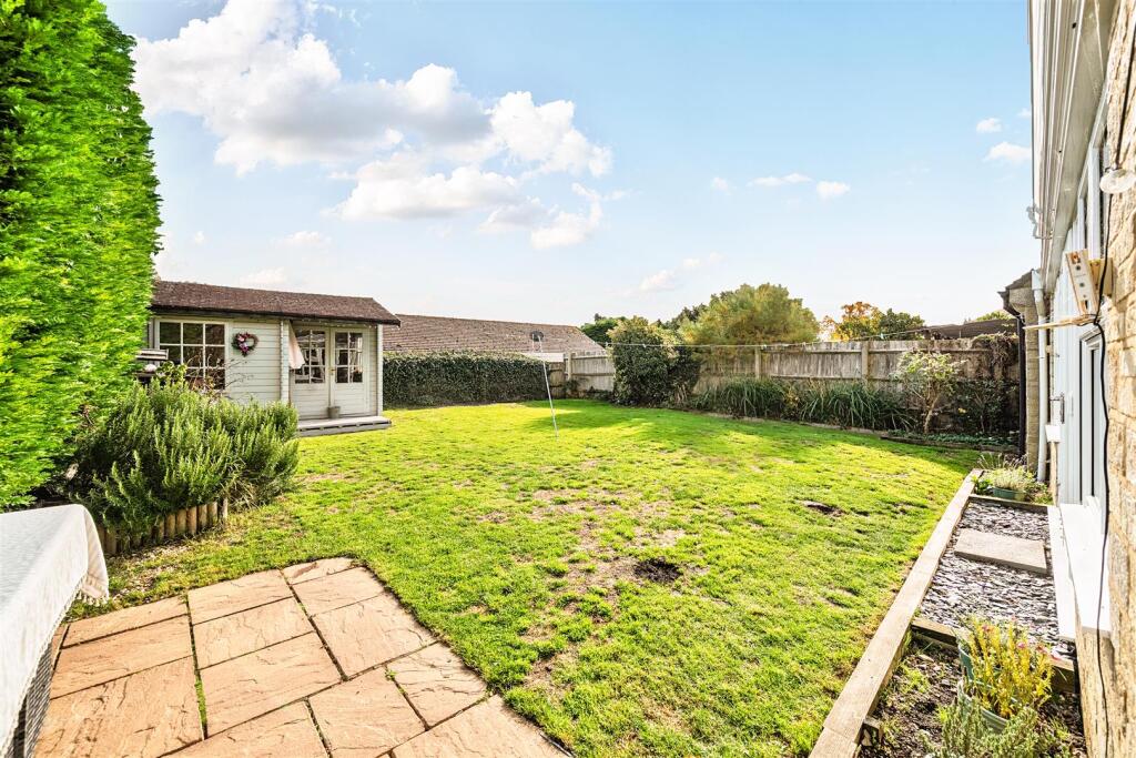 60a Careys Road, Pury End (10).jpg