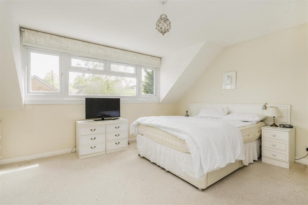 Davidson Frost-Wellings, DWF, Harriet Way, Bedroom