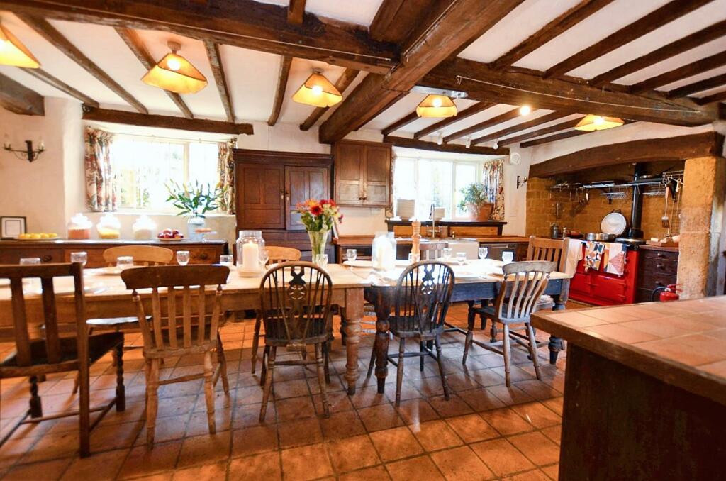 Kitchen / Dining Area