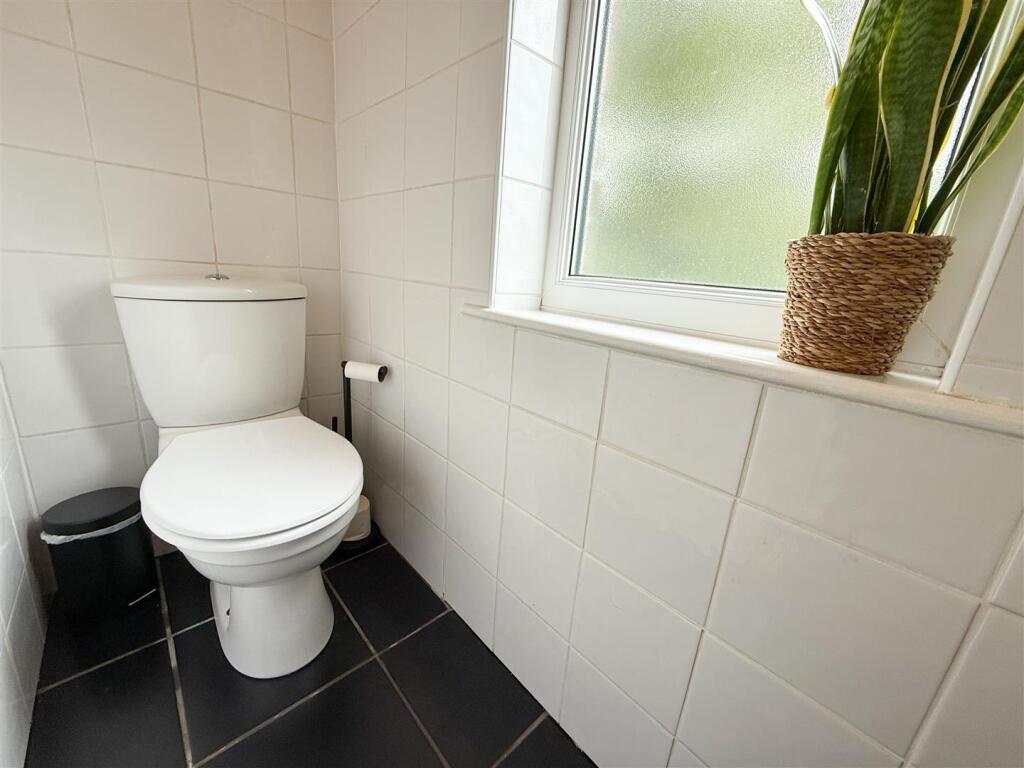 SEPARATE WC