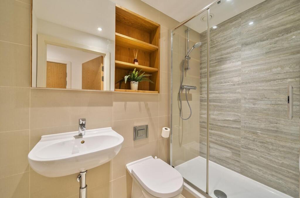 Davidson Frost-Wellings, DFW, Royal Court, Shower 