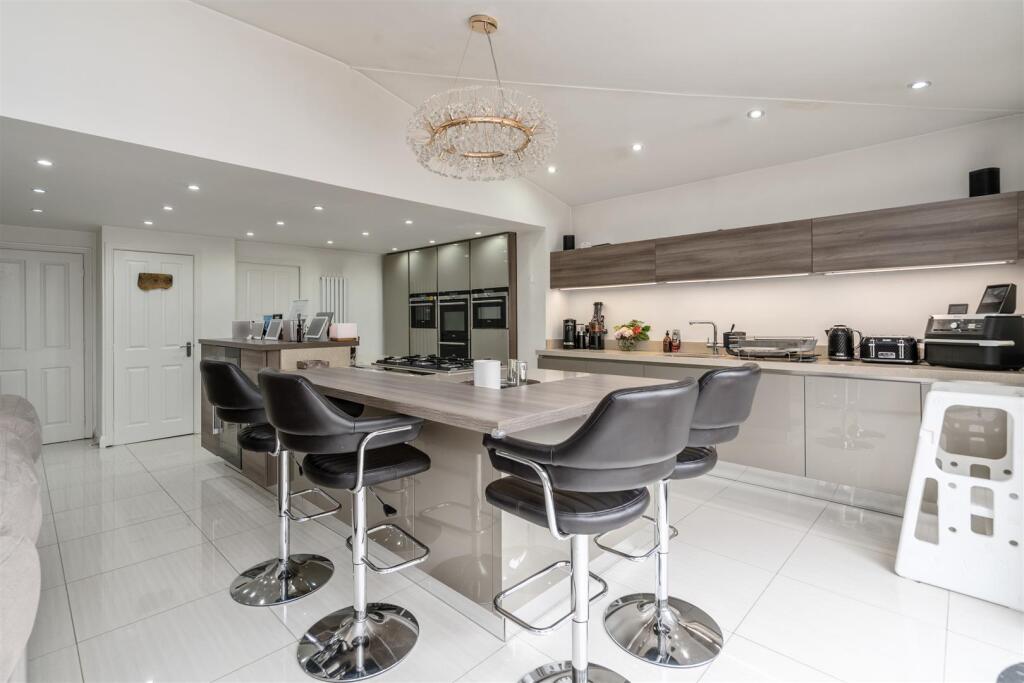 47 Radlow Crescent_8.jpg