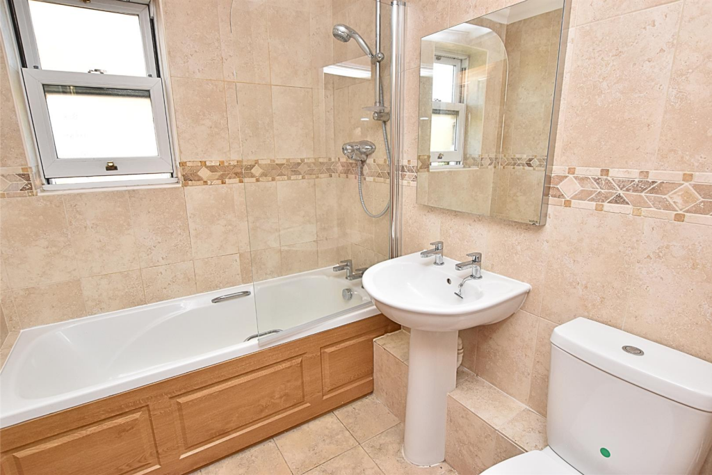 BATHROOM/WC