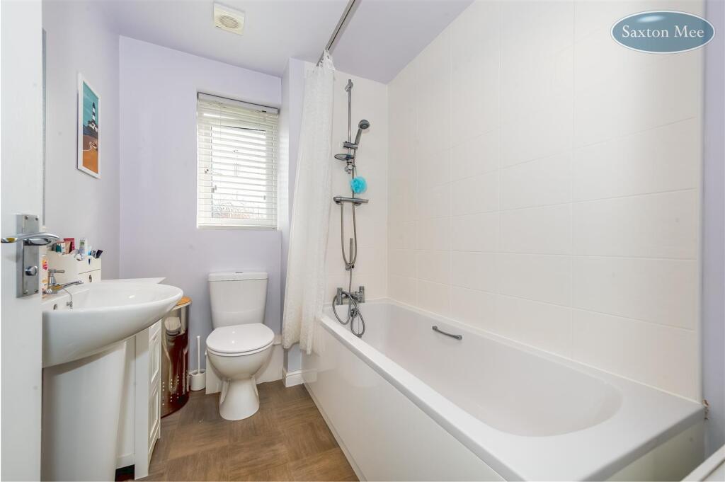 Crag Hill - bathroom 9957.jpg