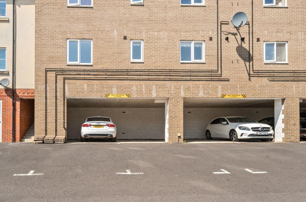 1294906-1-68249db...