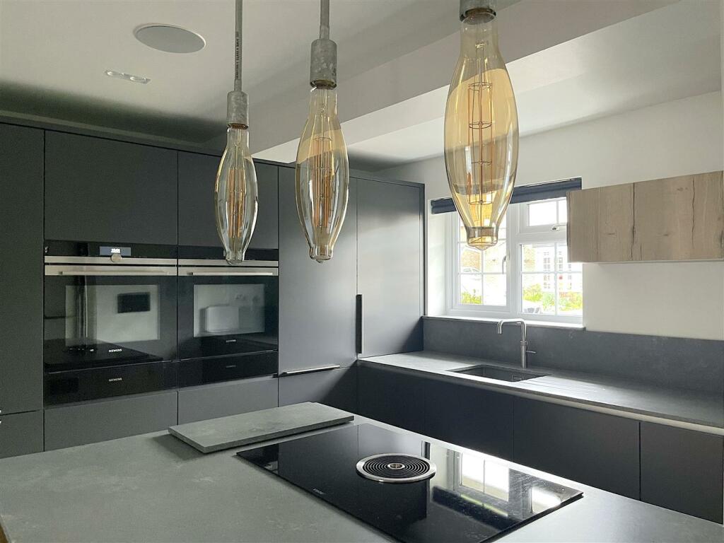 Kitchen (3).jpeg