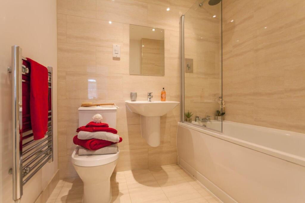 5 Bathroom.jpg