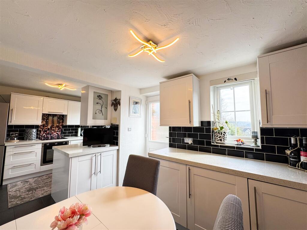 KITCHEN BREAKFAST ROOM