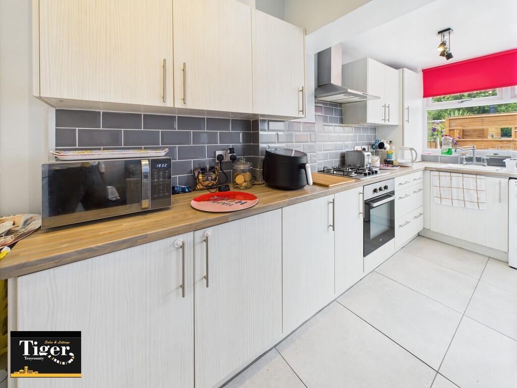 CAM02176G0-PR0627...