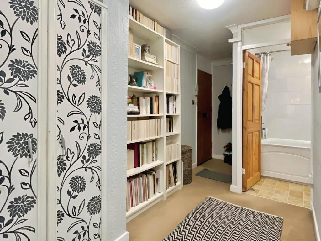 d0a4c97a-Hallway 203.jpg