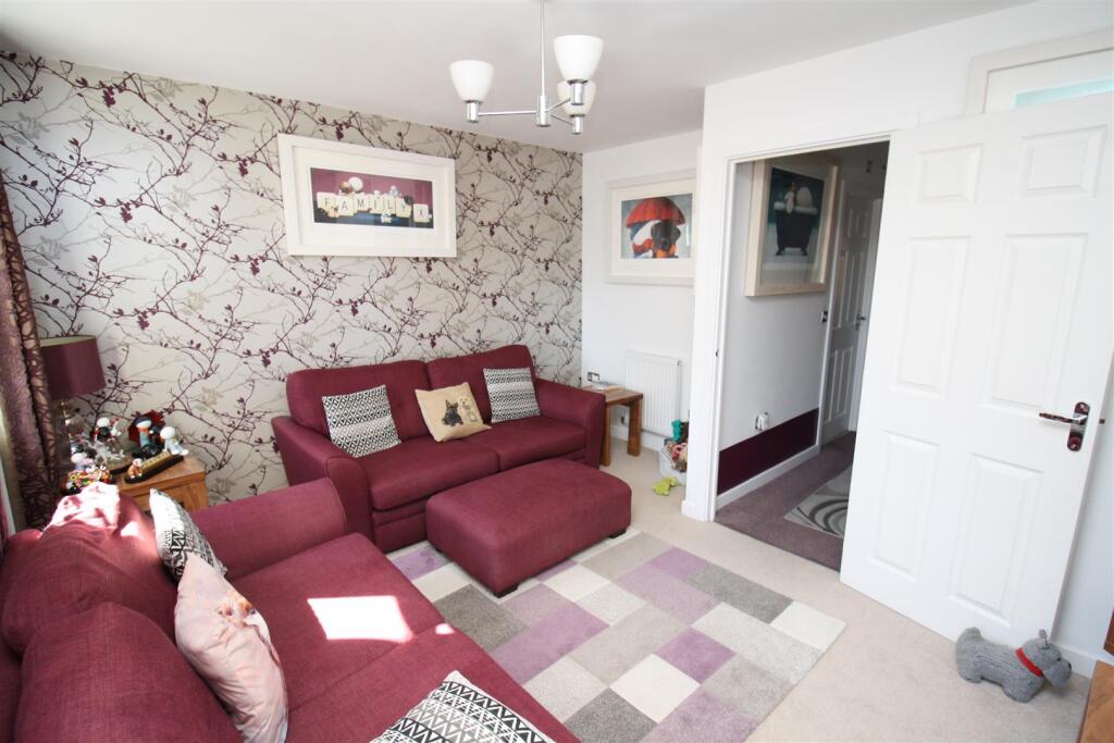 52 St Helena lounge b.JPG