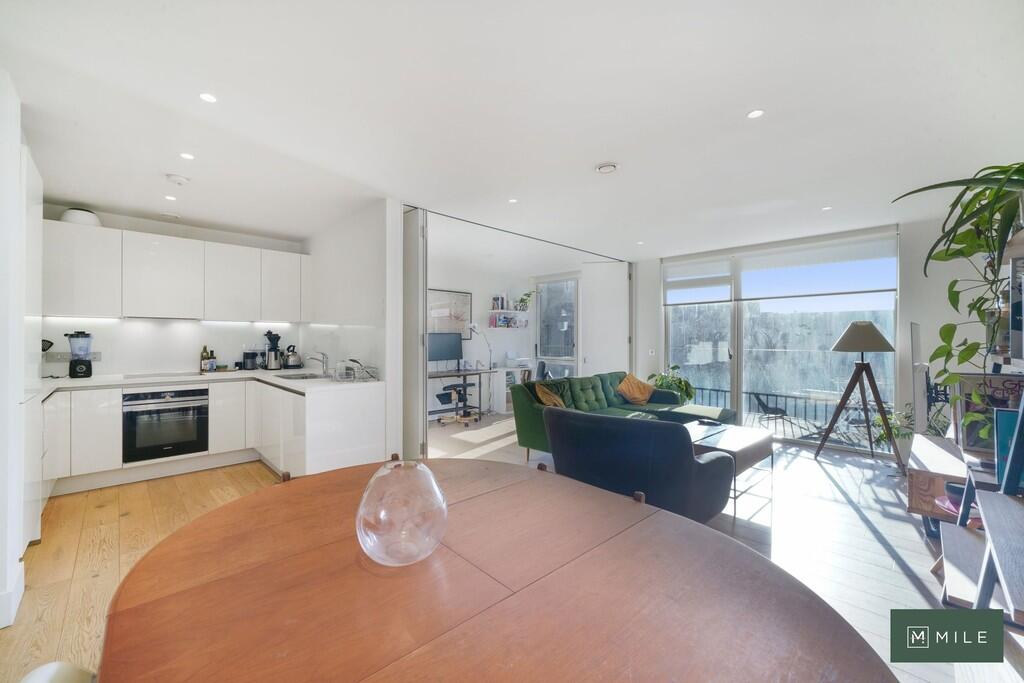 Apartment 26, Nau...