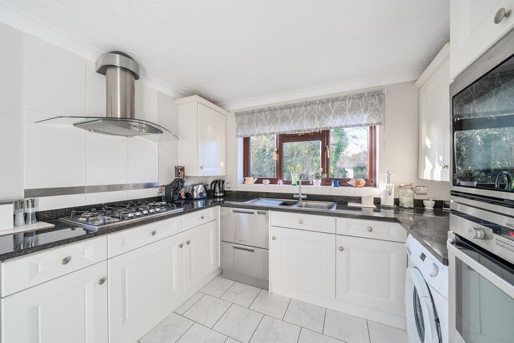 1395909-20-695e48...