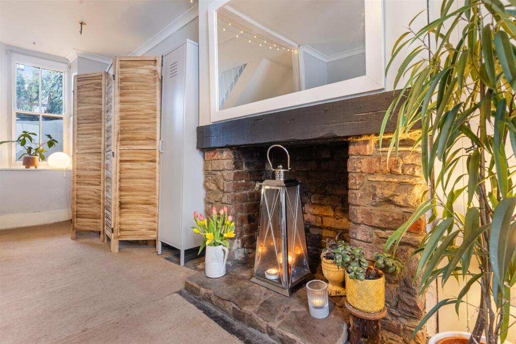 A13 - 37 Crowthers Hill Dartmouth - 250130.jpg