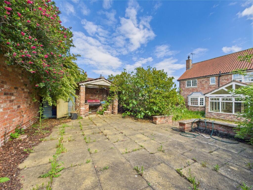 Garden/Driveway