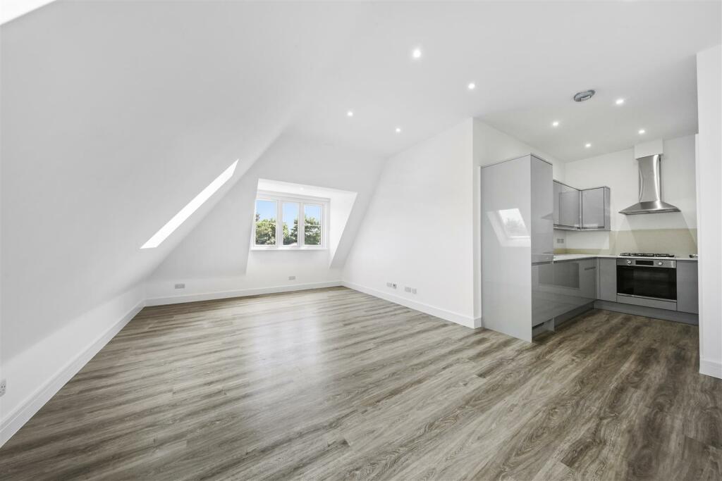 Flats 7, 15-17 Tudor Gardens - 651o0k5BnWQGUrFIpbg