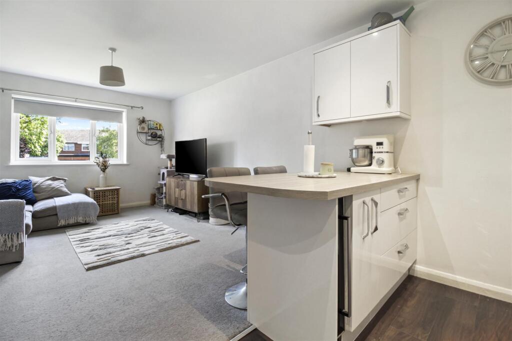 Woodsdale Court, 6_08.JPG