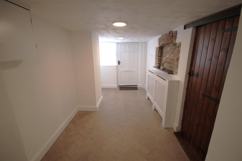 Entrance Hall a.JPG