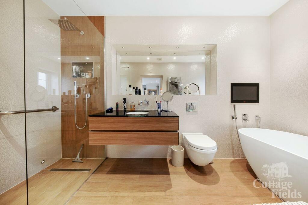 En-Suite Principle Bedroom