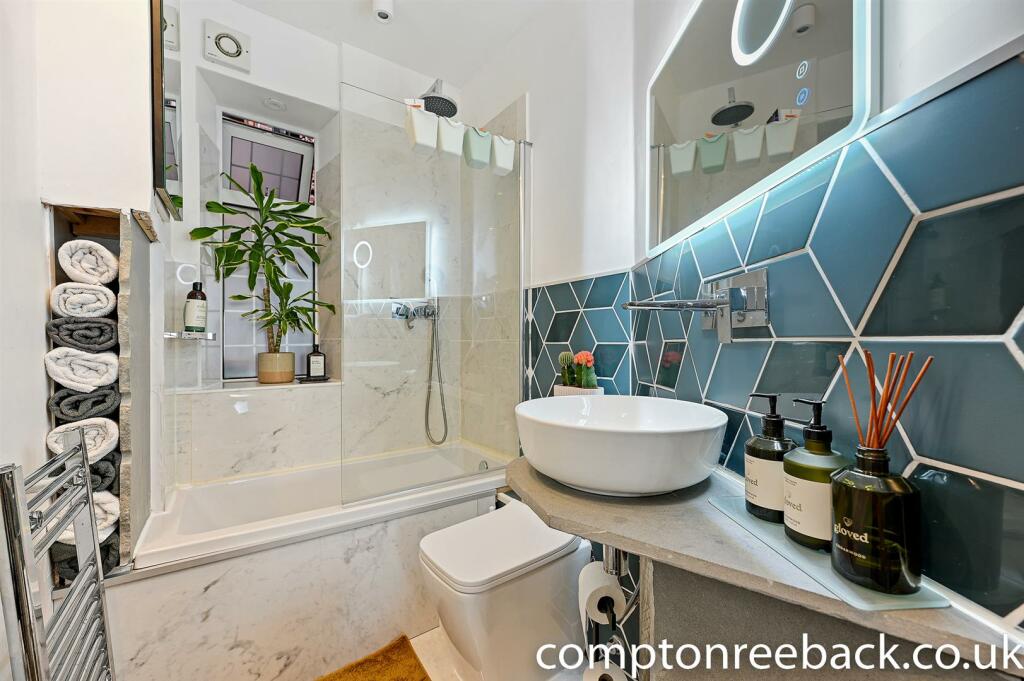 CR - 38 St James Close - Bathroom3 (1).jpg