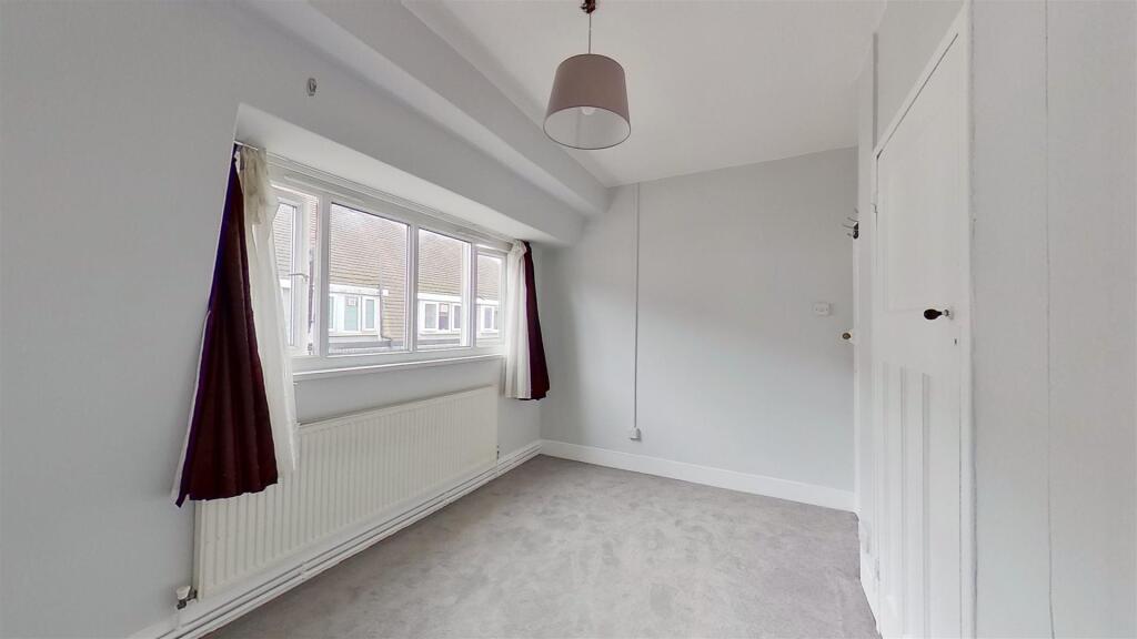 Wandle-Way-Earlsfield-SW18-06102021_181201.jpg