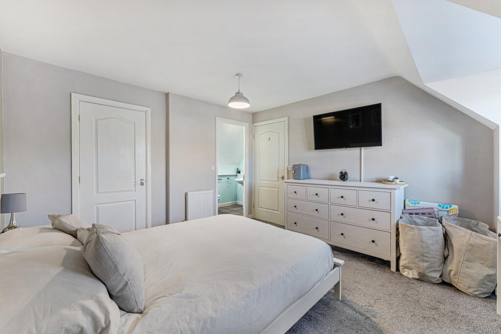 16 Coopers Place-Bed 1.jpg