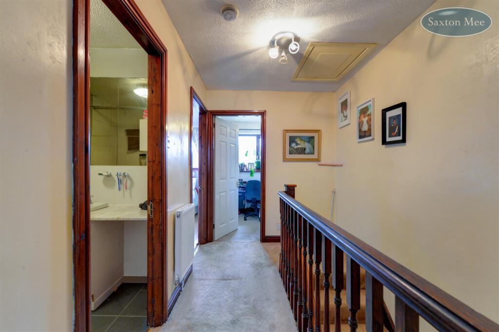 68 Paterson Close - landing 2410.jpg