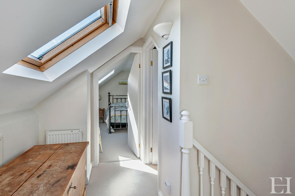 8623735-interiorW...