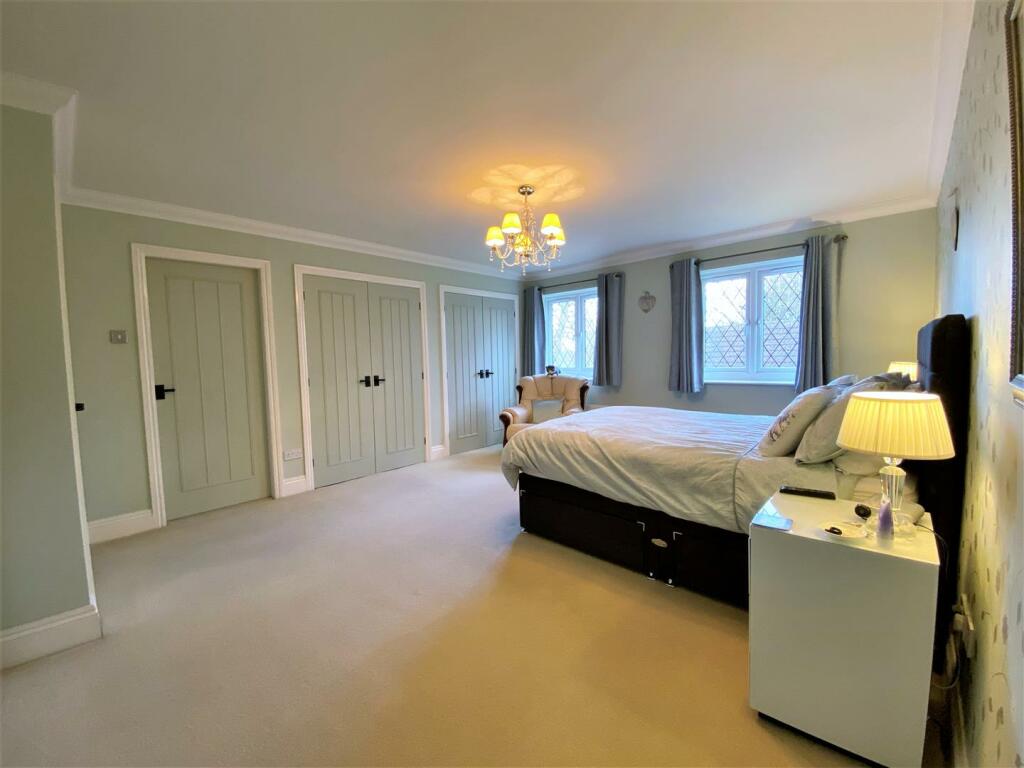 Master Bedroom Into En-Suite 624