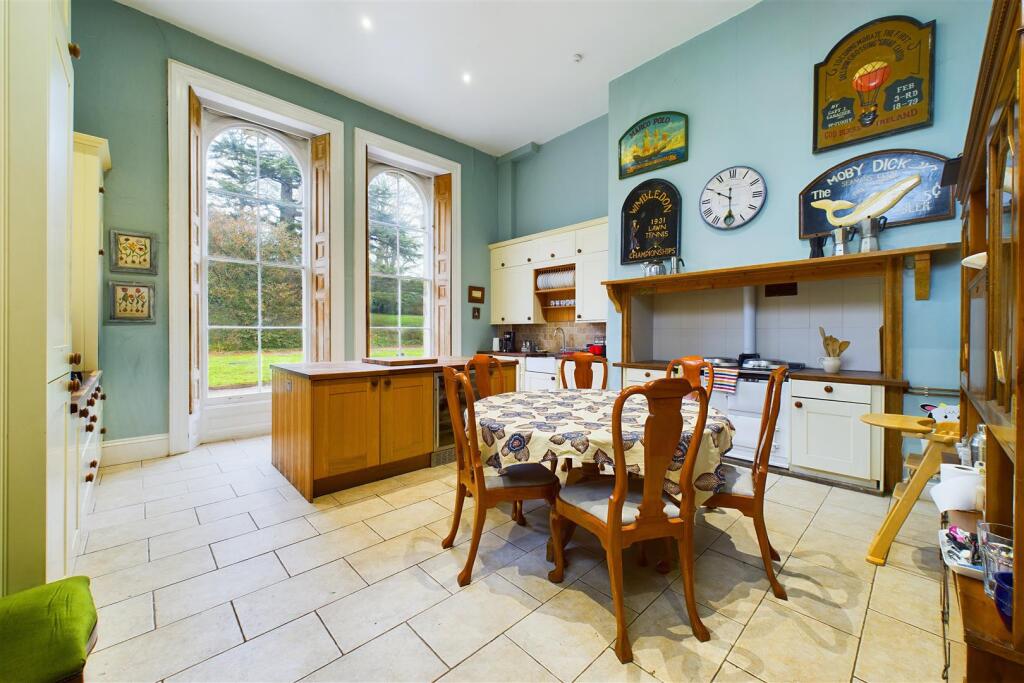 Rumwell Park, Wellington Road Rumwell, Taunton, TA