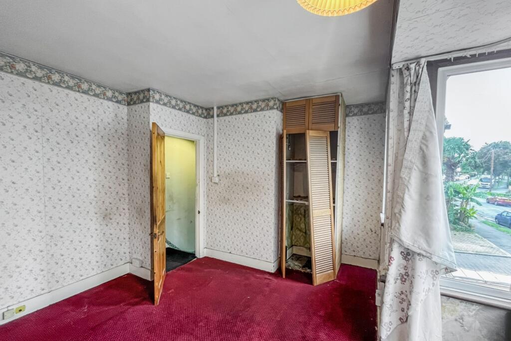 82 Hamilton Avenue, Sutton, Surrey, SM3 9RL