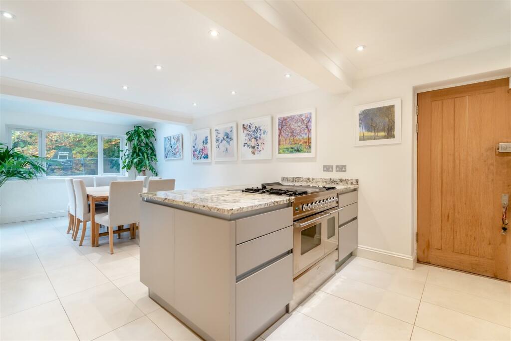 8627589-interior17.jpg