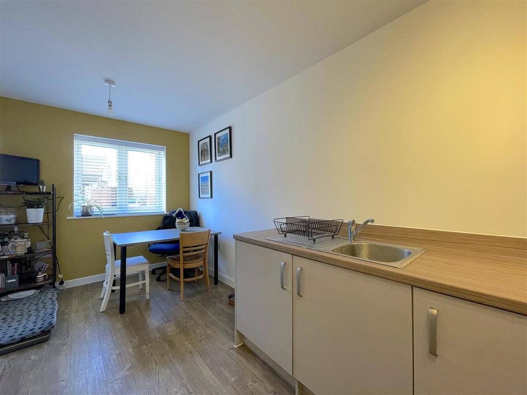 Kitchen:Dining Room (5).jpeg