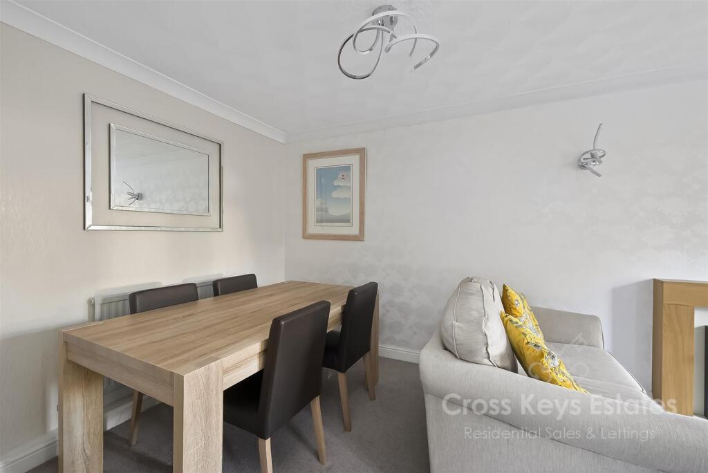 Sitting Room/Dining Room