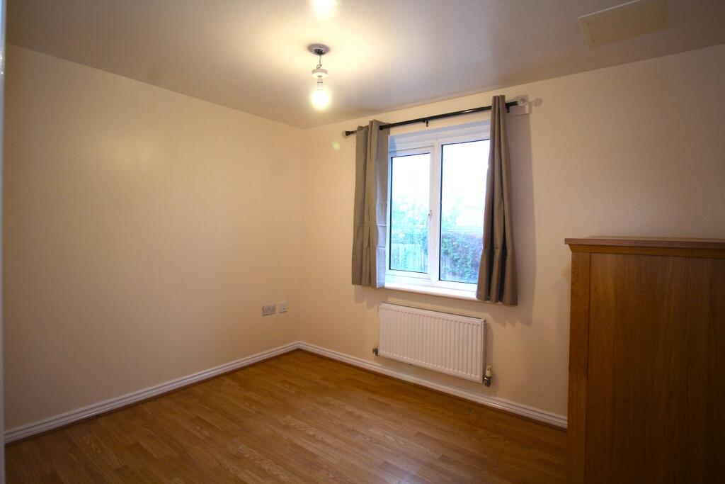 Flat , Curlew House, Rainham