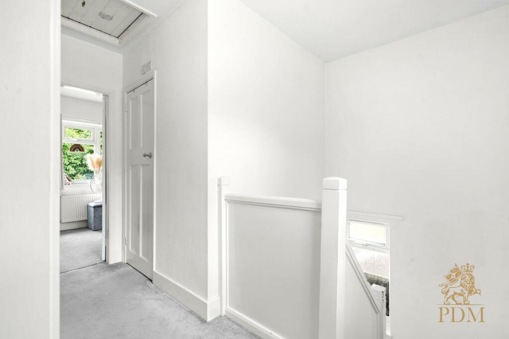 32 Fernwood Crescent Wollaton Nottingham NG8 2GF