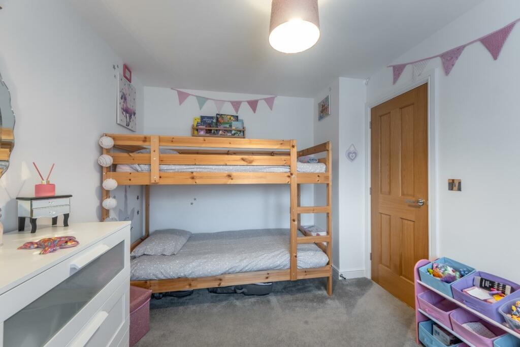 2 Bluebell Close-032.jpg