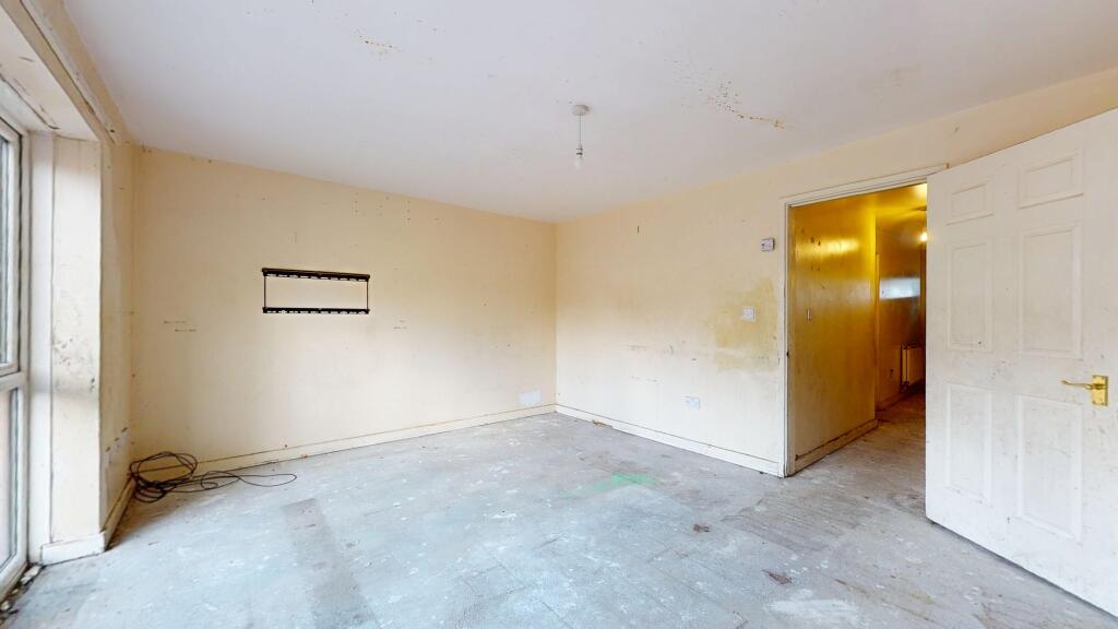 41 Arnett Square, Chingford, London E4 8YY